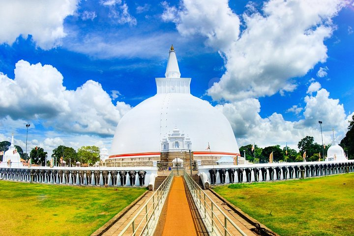 Ruwanwelisaya Buddhist Temple